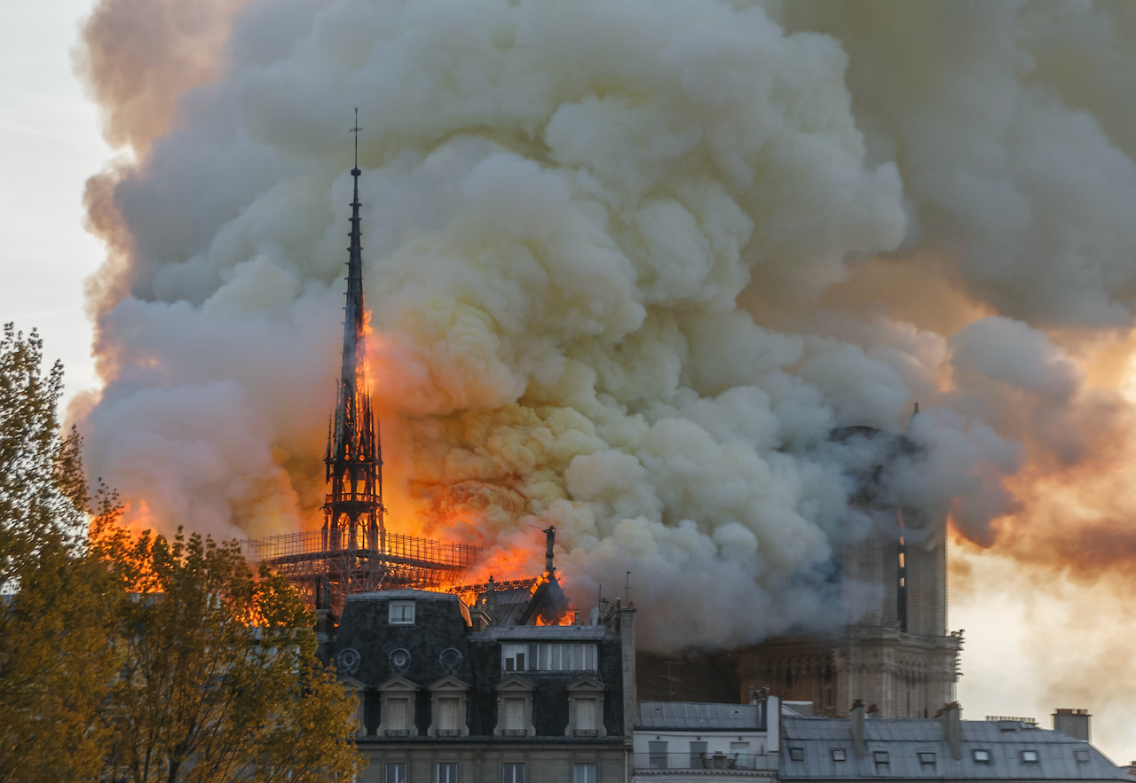 notre-dame-paris-burning