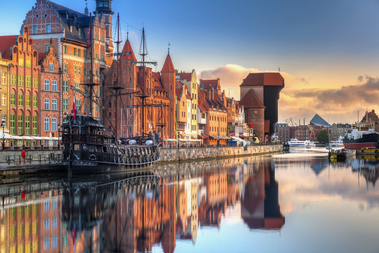 gdansk-with-beautiful-old-town-over-motlawa-river-at-sunrise--poland
